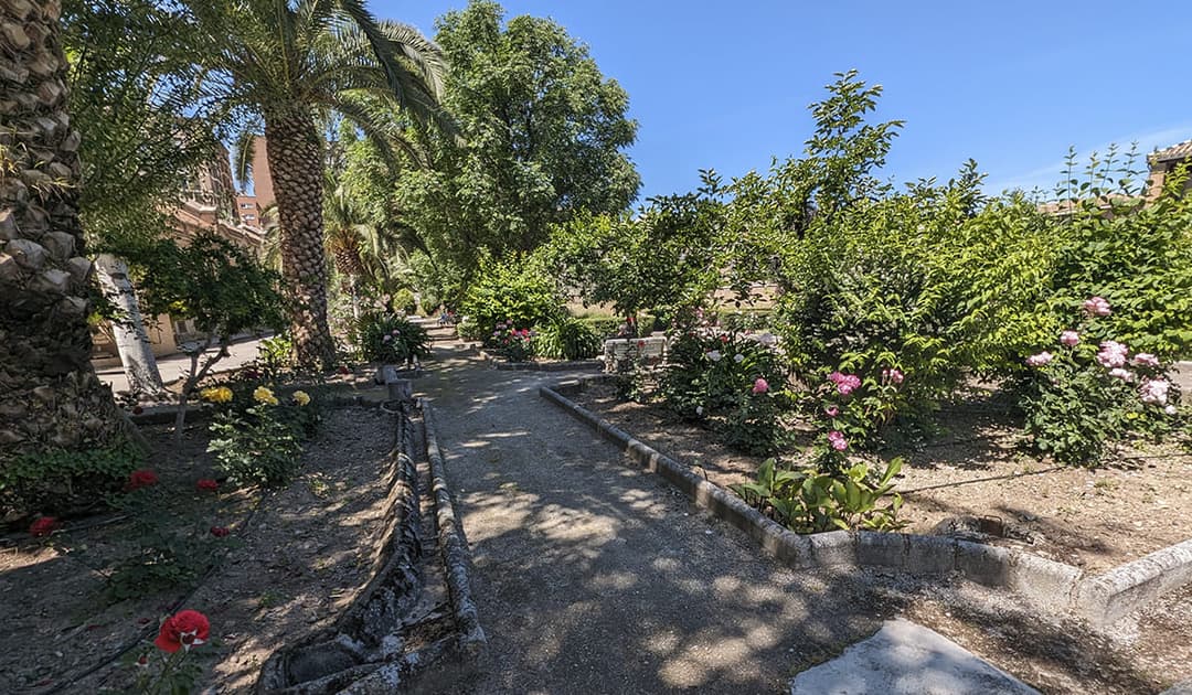 jardines de la residencia el refugio